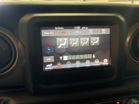 Used 2022 Jeep Gladiator Willys image 14