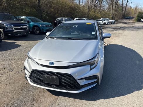 Used 2024 Toyota Corolla SE image 3