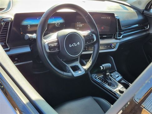 Used 2024 Kia Sportage SX image 3