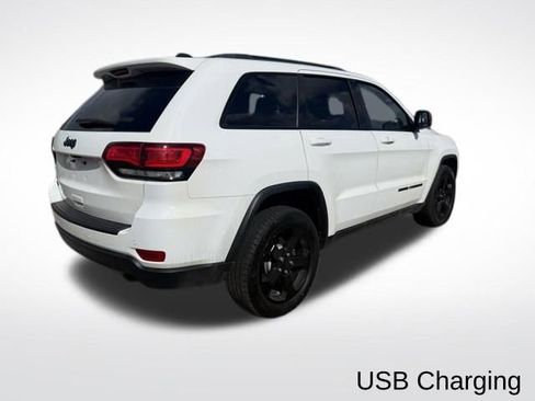 Used 2020 Jeep Grand Cherokee Laredo image 3