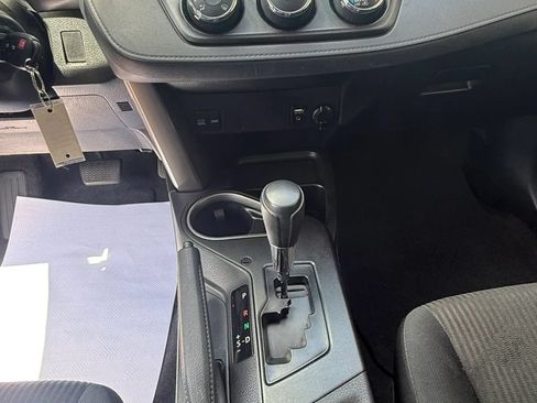 Used 2016 Toyota RAV4 LE AWD/4WD image 18