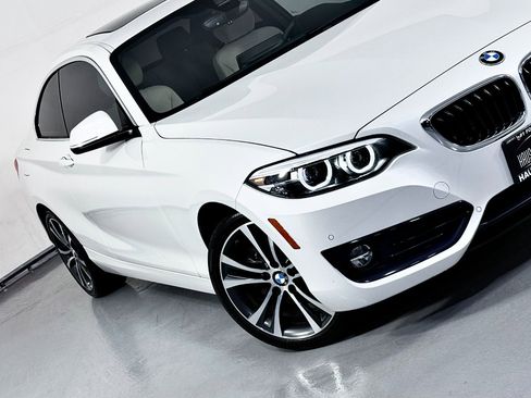 Used 2019 BMW 230i Coupe w/ Premium Package image 4