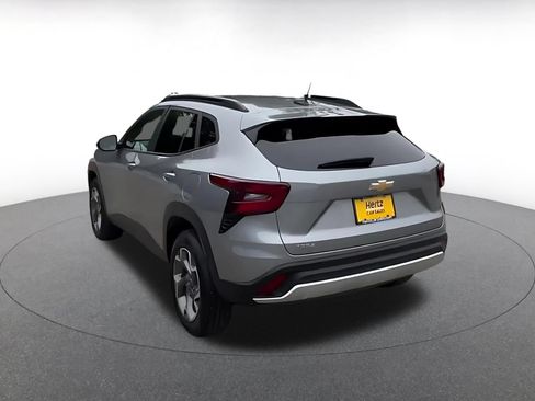 Used 2025 Chevrolet Trax LT FWD image 11