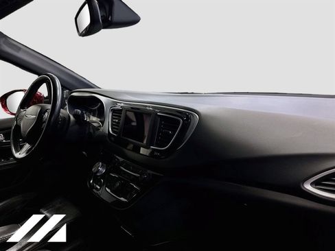 Used 2020 Chrysler Pacifica Touring-L w/ S Appearance Package FWD image 30