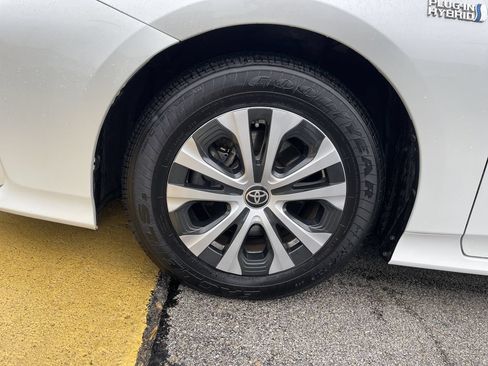 Used 2021 Toyota Prius Prime XLE FWD image 9