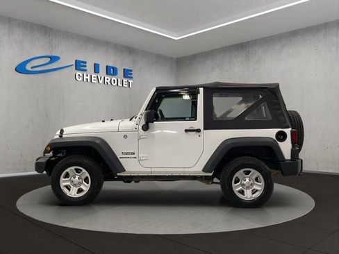 Used 2017 Jeep Wrangler Sport AWD/4WD image 9