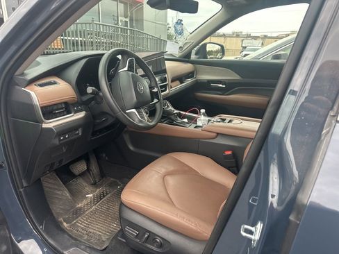 Used 2025 Toyota Grand Highlander AWD image 10