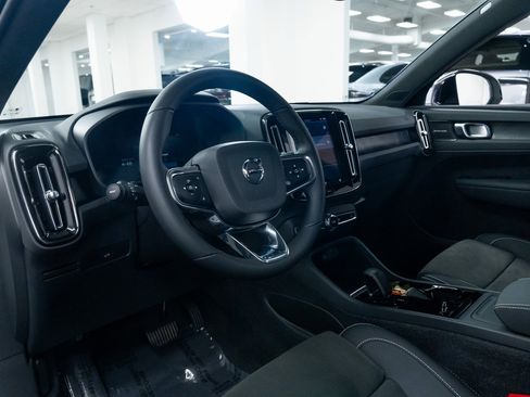 Used 2023 Volvo XC40 Recharge Ultimate image 19