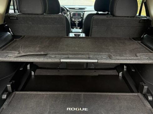 Used 2018 Nissan Rogue SV AWD/4WD image 14