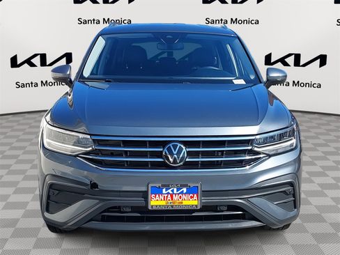 Used 2022 Volkswagen Tiguan SE image 2