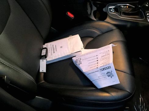 Used 2022 Jeep Cherokee Latitude Lux w/ Sun & Sound Group image 21