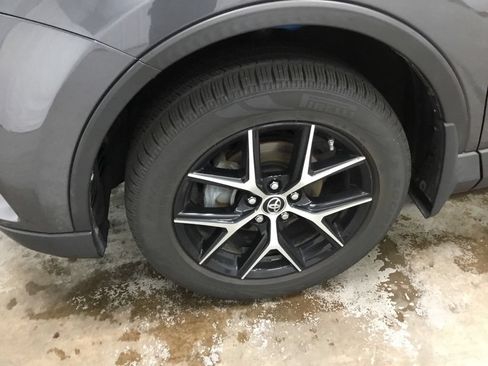 Used 2017 Toyota RAV4 SE AWD/4WD image 4