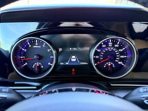 Used 2022 Kia Carnival EX image 12