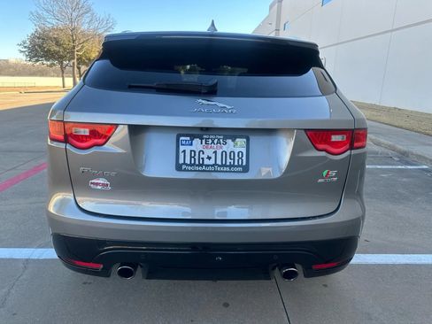 Used 2019 Jaguar F-PACE S image 10