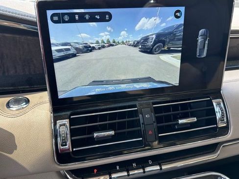 Used 2022 Lincoln Navigator Reserve AWD/4WD image 30