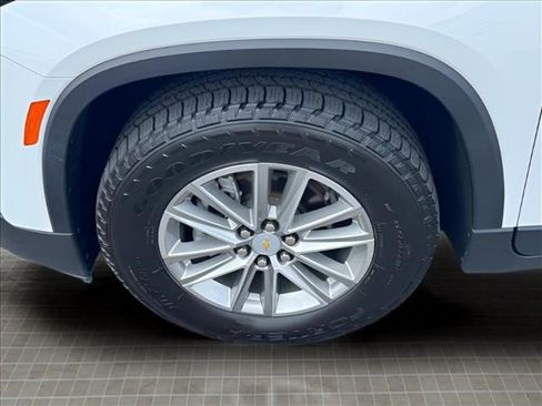 Used 2023 Chevrolet Traverse LT FWD image 16
