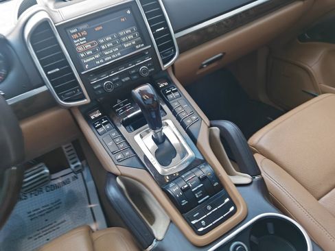 Used 2015 Porsche Cayenne Turbo AWD/4WD image 35