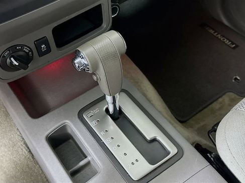 Used 2018 Nissan Frontier SV image 16