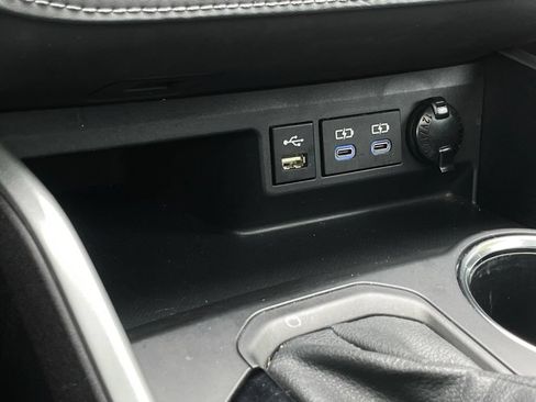 Used 2022 Toyota Highlander XLE AWD/4WD image 20