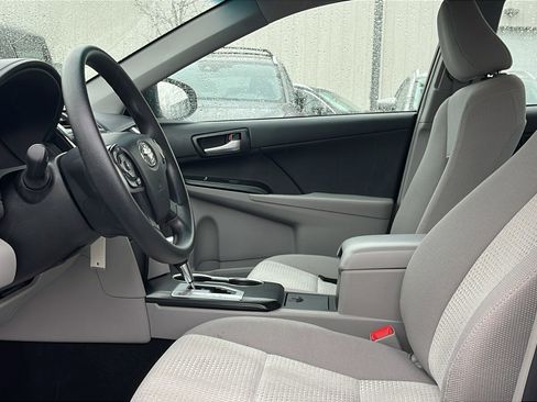 Used 2014 Toyota Camry LE image 9
