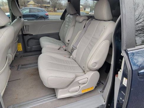 Used 2011 Toyota Sienna XLE image 15