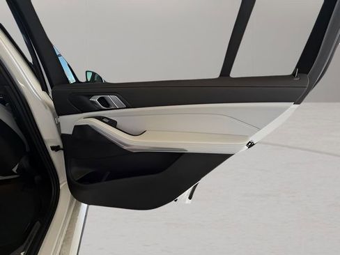 Used 2024 BMW X7 xDrive40i w/ M Sport Package image 37