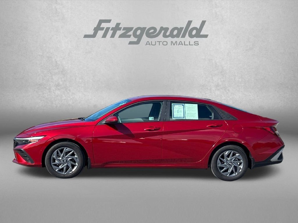Used 2024 Hyundai Elantra SEL FWD image 5