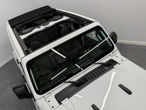 Used 2024 Jeep Wrangler Sahara w/ Safety Group image 6