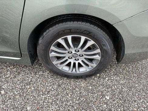 Used 2019 Toyota Sienna XLE FWD image 20
