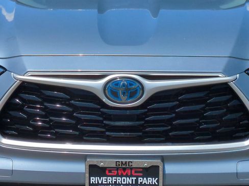 Used 2020 Toyota Highlander XLE AWD/4WD image 46