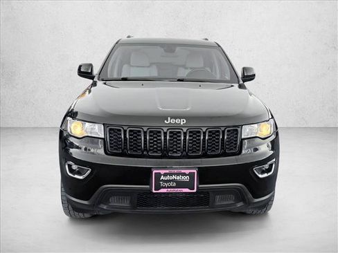 Used 2018 Jeep Grand Cherokee Laredo AWD/4WD image 2