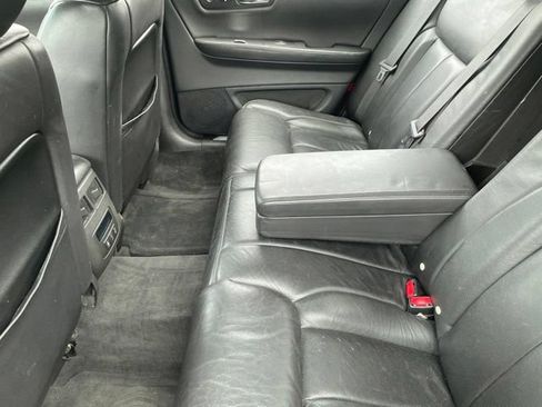 Used 2009 Cadillac DTS w/ Platinum Edition FWD image 4