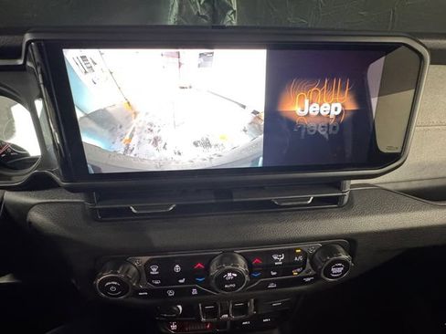 Used 2024 Jeep Wrangler Unlimited Sport AWD/4WD image 18