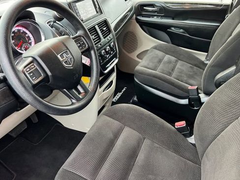 Used 2018 Dodge Grand Caravan SE w/ UConnect Hands-Free Group image 10