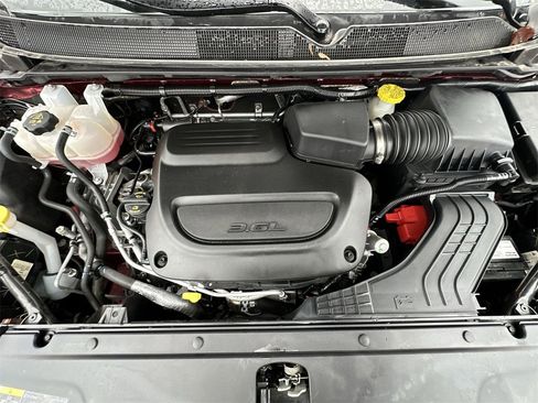 Used 2023 Chrysler Pacifica Touring-L image 25