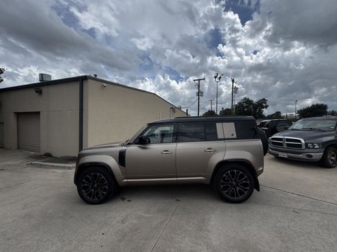 Certified 2025 Land Rover Defender 110 AWD/4WD image 1