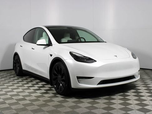 Used 2022 Tesla Model Y Performance image 15