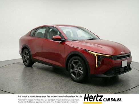 Used 2025 Kia K4 LXS image 1