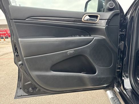 Used 2014 Jeep Grand Cherokee Overland w/ Advanced Technology Group image 11