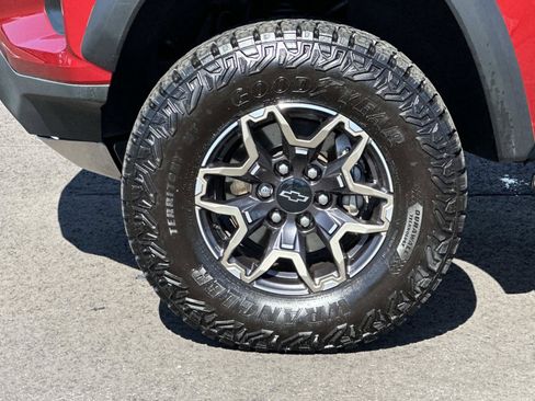 Certified 2024 Chevrolet Colorado ZR2 w/ Safety Package AWD/4WD image 8