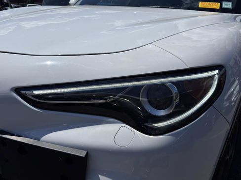 Used 2022 Alfa Romeo Stelvio Ti image 8