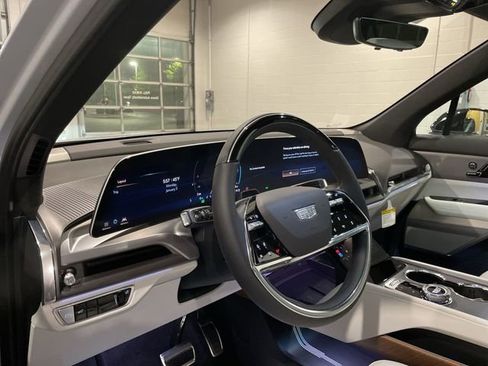 New 2026 Cadillac Vistiq Luxury image 16