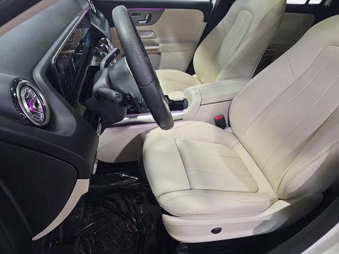 Used 2021 Mercedes-Benz GLA 250 w/ Premium Package image 15