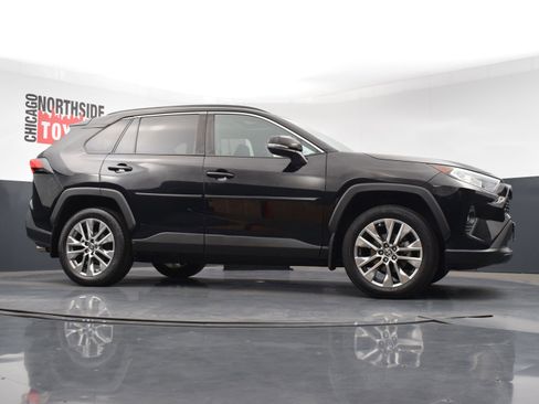 Used 2019 Toyota RAV4 XLE Premium image 31