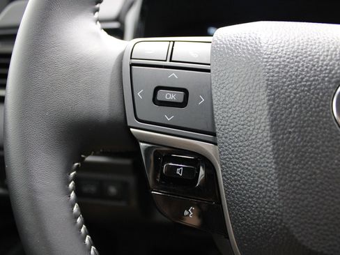 Used 2025 Toyota Camry SE FWD image 37