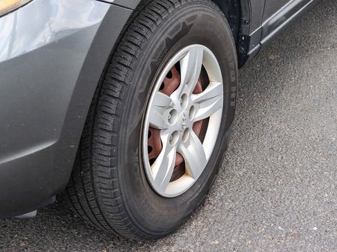 Used 2009 Hyundai Santa Fe GLS FWD image 4