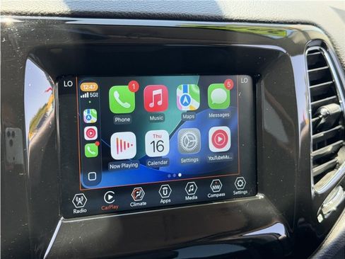 Used 2019 Jeep Compass Latitude FWD image 51