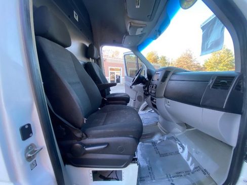 Used 2016 Freightliner Sprinter 3500 image 12