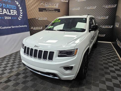 Used 2015 Jeep Grand Cherokee Overland w/ Advanced Technology Group AWD/4WD image 2