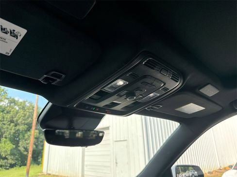 Used 2023 Cadillac Escalade Premium Luxury image 19